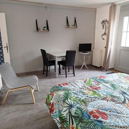 Отель Le Cheval Blanc Carrouges Экстерьер фото